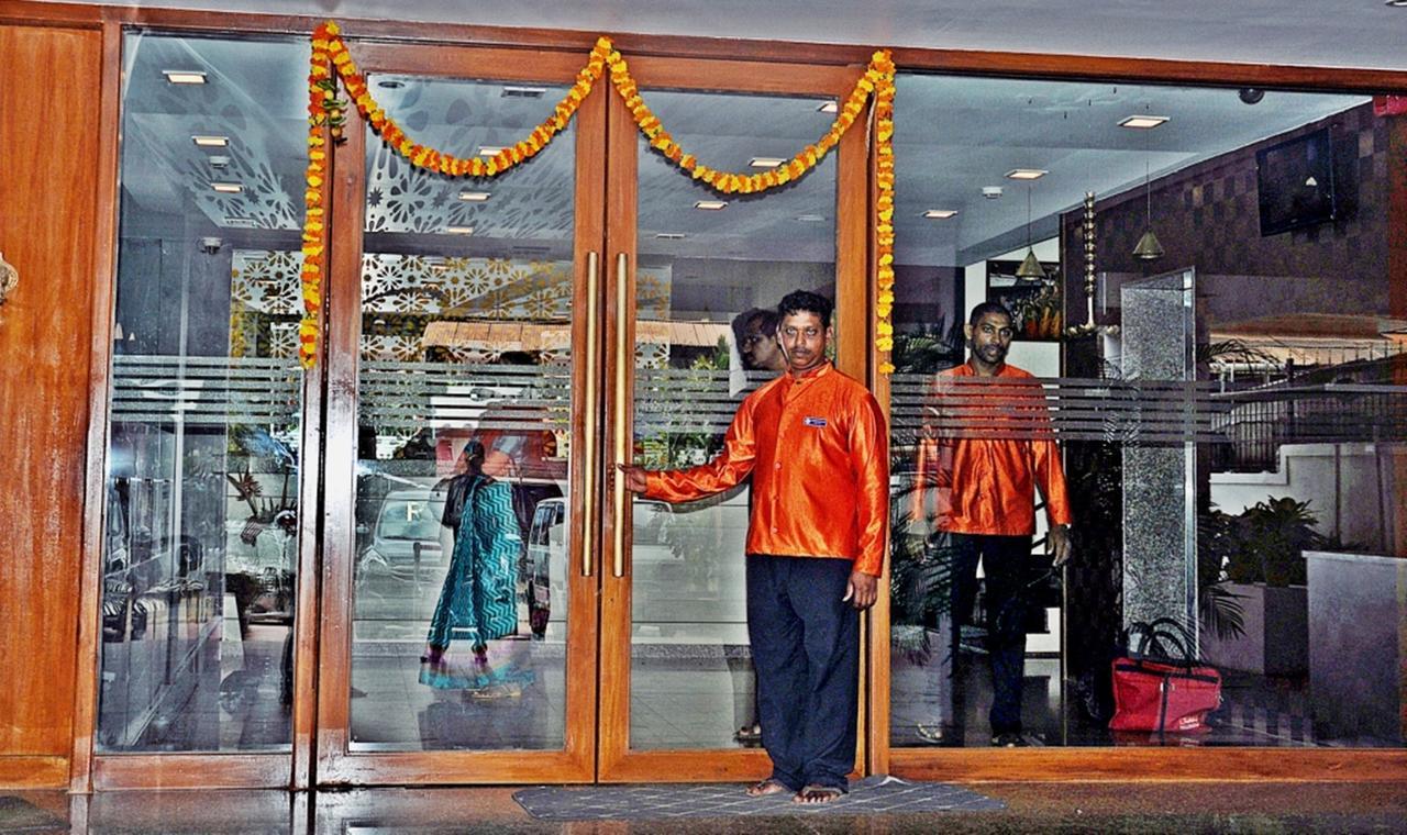 Hotel Mookambika Palace Kolluru Eksteriør bilde