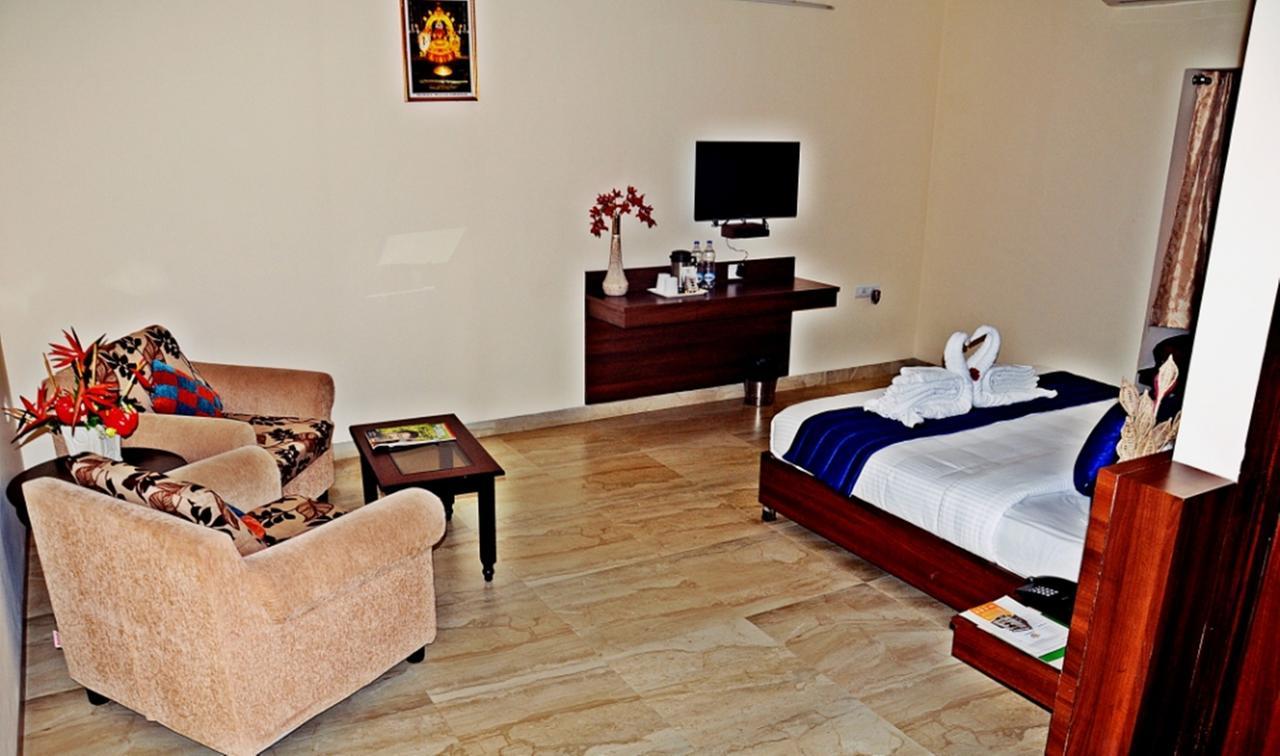 Hotel Mookambika Palace Kolluru Eksteriør bilde