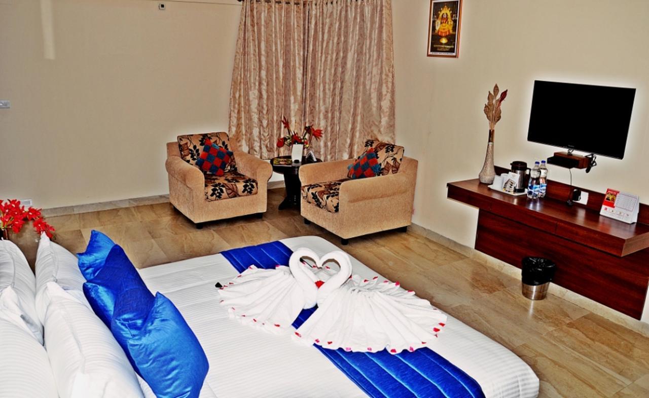 Hotel Mookambika Palace Kolluru Eksteriør bilde