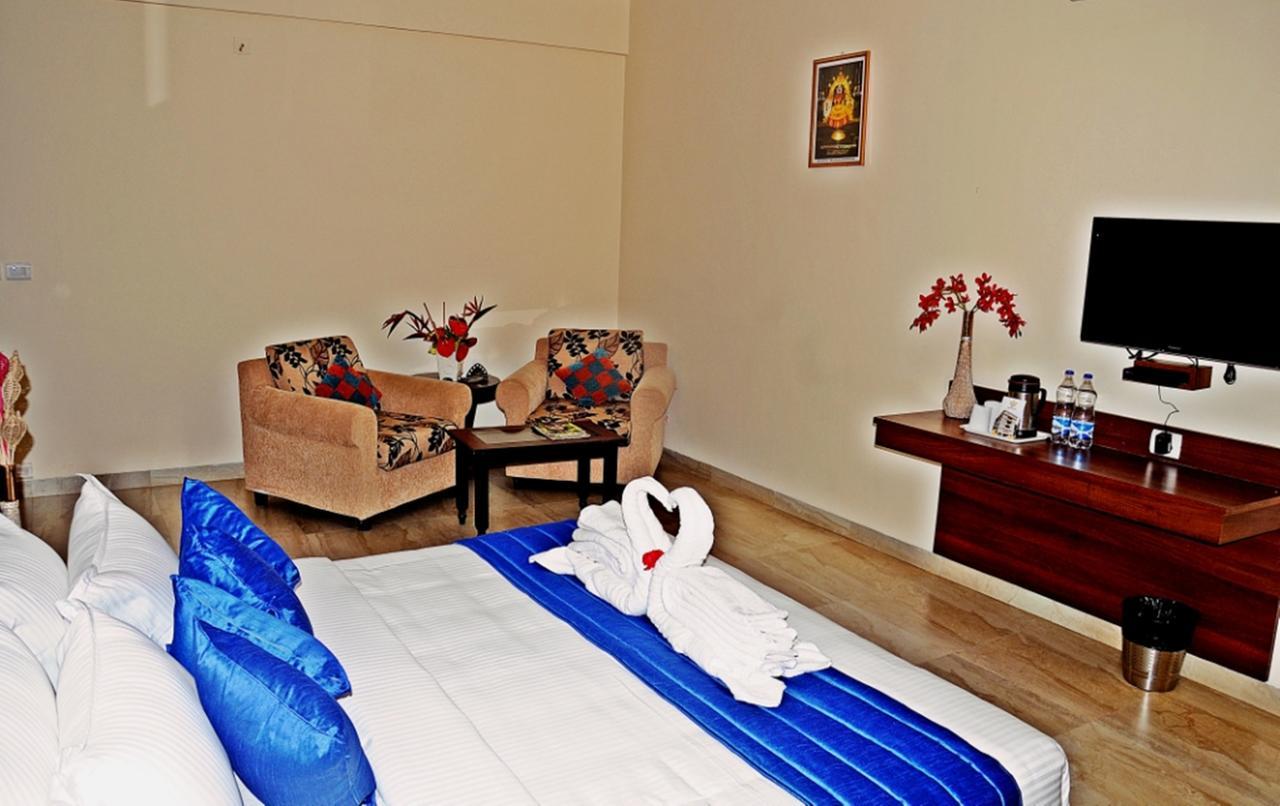 Hotel Mookambika Palace Kolluru Eksteriør bilde