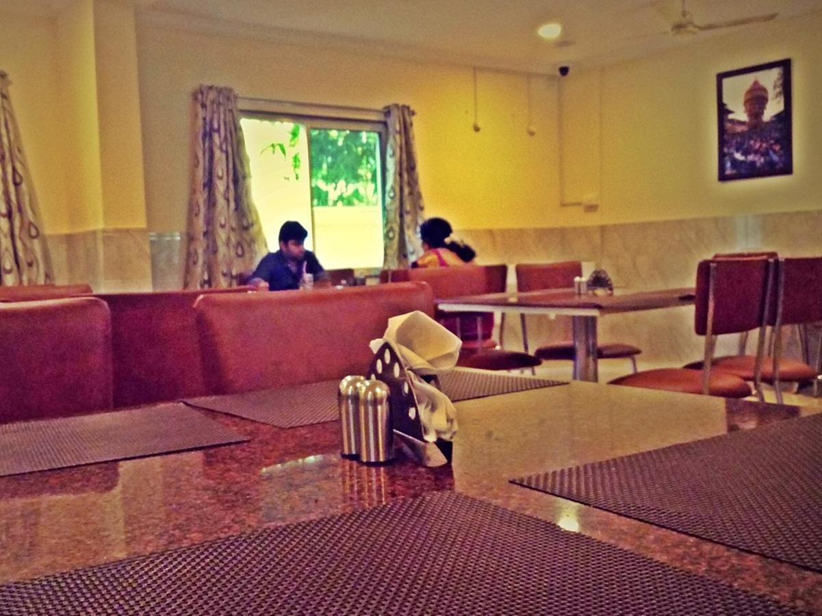 Hotel Mookambika Palace Kolluru Eksteriør bilde